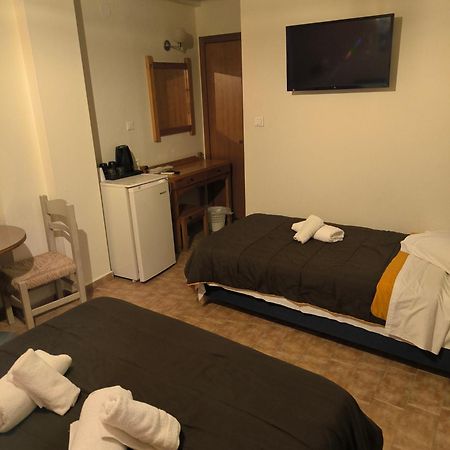 Hotel Almira 아기아 트리아스 외부 사진