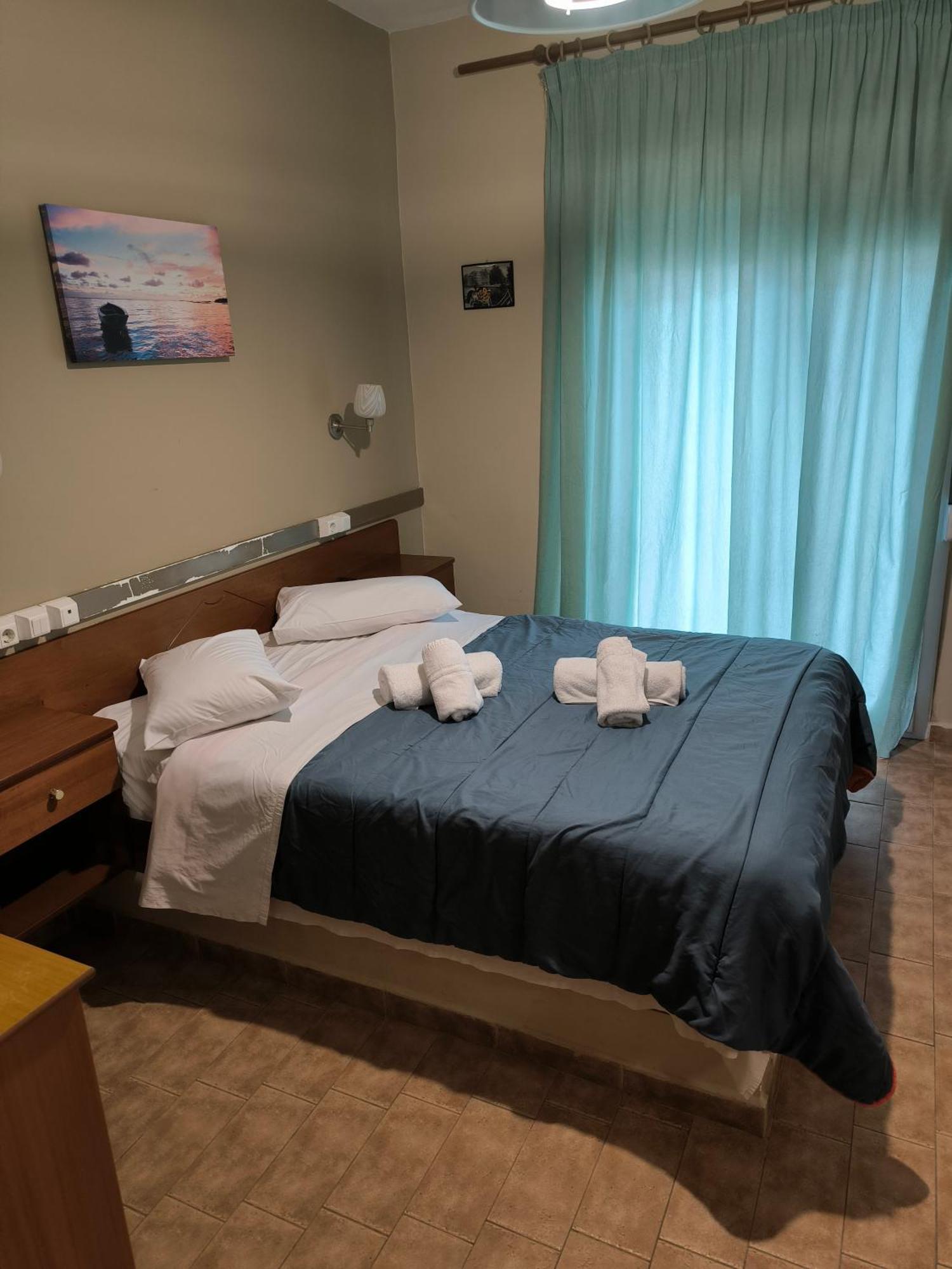 Hotel Almira 아기아 트리아스 외부 사진